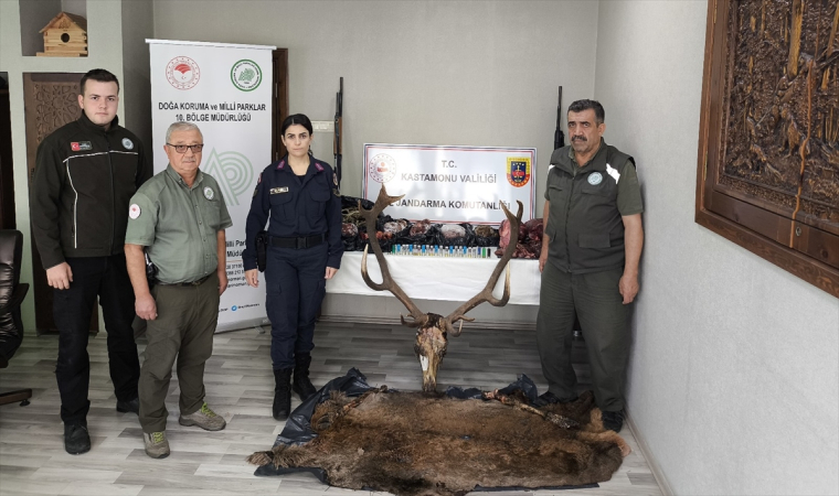 Kastamonu’da avcıların evinde geyik eti ve bu etten yapılan sucuk ele geçirildi