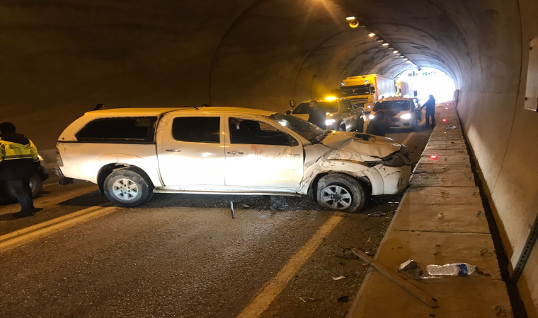 Artvin’de trafik kazasında aynı aileden 3 kişi yaralandı