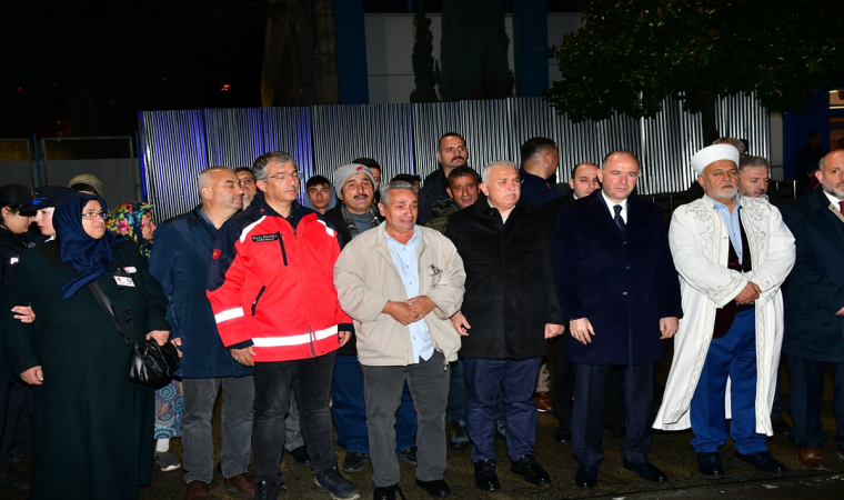 Trafik kazasına müdahale ederken şehit olan polisin cenazesi Trabzon’a getirildi