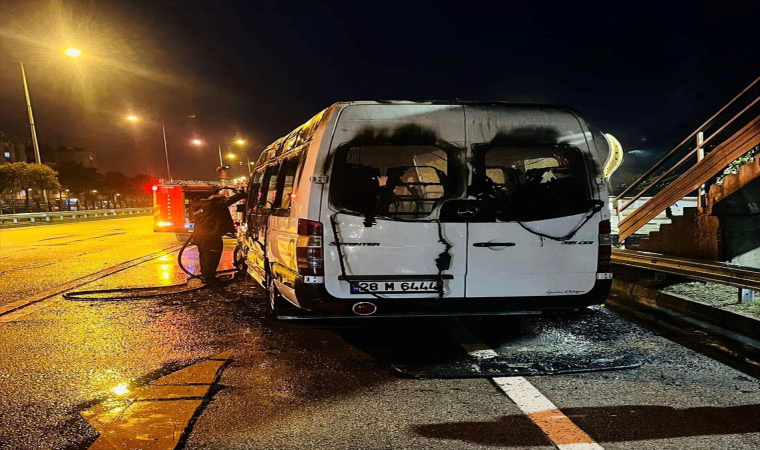 Giresun’da yanan yolcu minibüsünde zarar oluştu