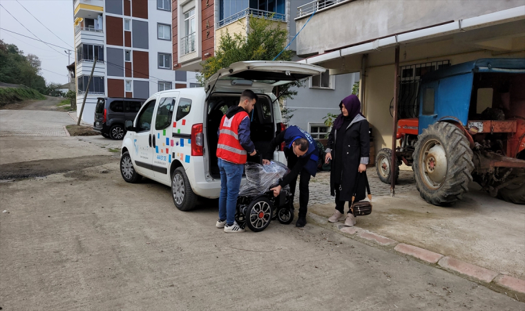 Yardıma muhtaç kişiye Türk Kızılaydan akülü araç ve hasta yatağı