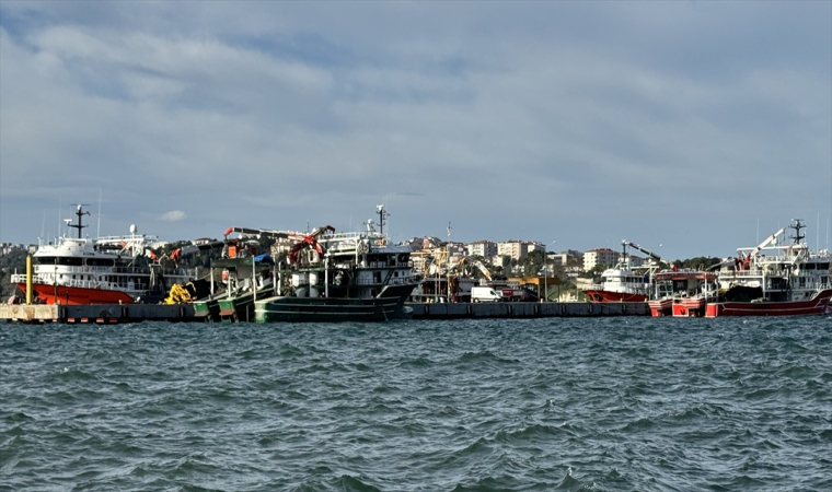 Karadeniz’de fırtına uyarısı´ balıkçılar Sinop Limanı’na sığındı