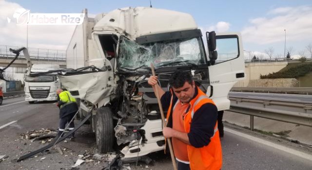 Anadolu Otoyolu'nda trafik kazası ulaşımı aksattı