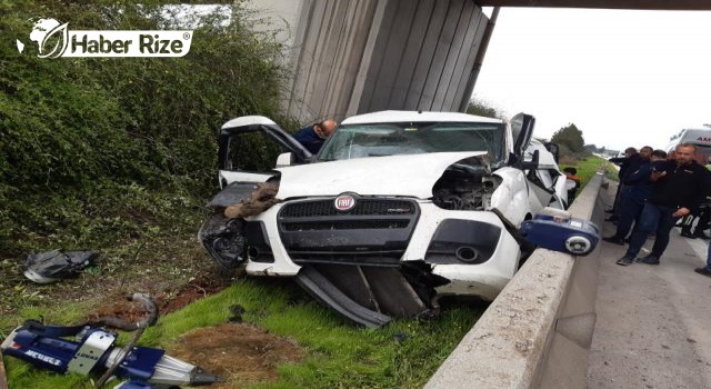 Beton bariyere çarpan araçta ölü ve yaralı var