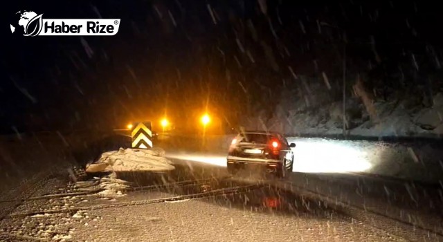 Bolu Dağı'nda kar yağışı etkisini gösteriyor