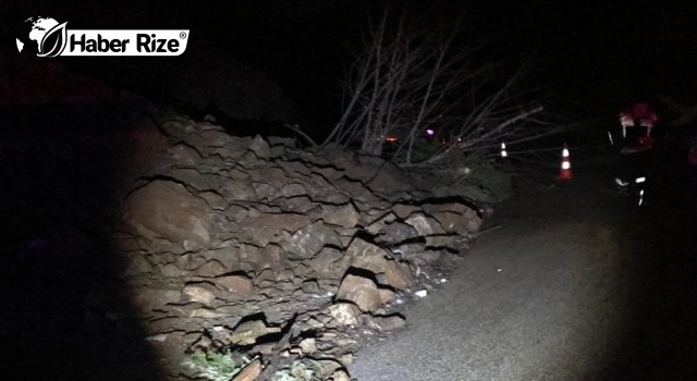 Bolu-Zonguldak kara yolunda ulaşım heyelan nedeniyle aksadı