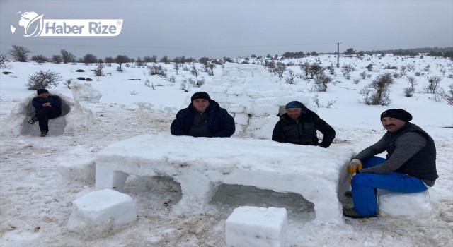 Erzurum ve Artvinli dağcılar, Kastamonu'da iglo yaptı