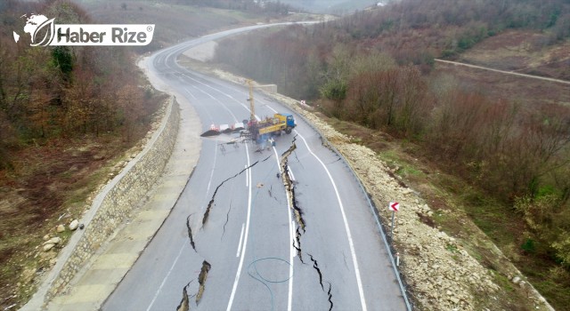 Heyelan meydana gelen Karadeniz Sahil Yolu'nda çalışmalar sürüyor