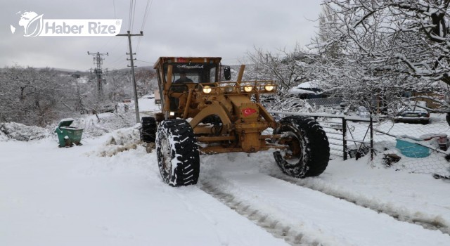 Kar nedeniyle 10 mahallenin yolu ulaşıma kapandı