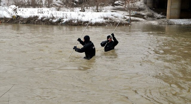 Karasu Nehri'ne düşen lise öğrencisini bulunamadı