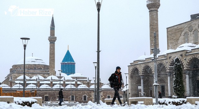 Konya kar yağışıyla beyaza büründü