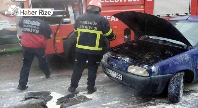 Motoru alev alan otomobildeki yangın söndürüldü