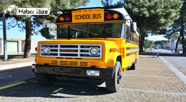 school bus karavana dönüştürüp içinde yaşamaya başladı