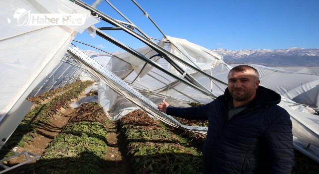 Tokat'ta kar çiçek seralarının yıkılmasına neden oldu