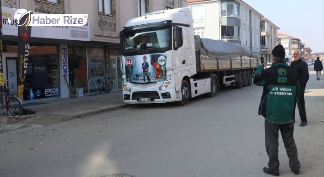 Toplanan gıda, giysi ve tıbbi malzemeler Suriye'ye gönderildi