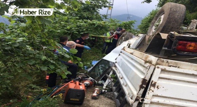 Trabzon'da devrilen kamyonetin sürücüsü öldü