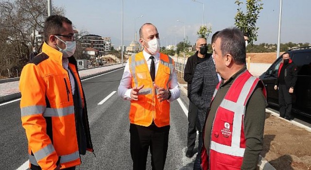 Üniversite Caddesi’ndeki yeni yol trafiğe açıldı