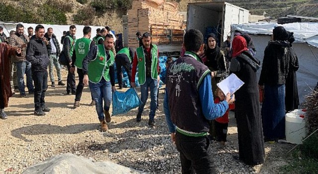 Yahyalılı gençler Suriye’deki çocukları ısıttı