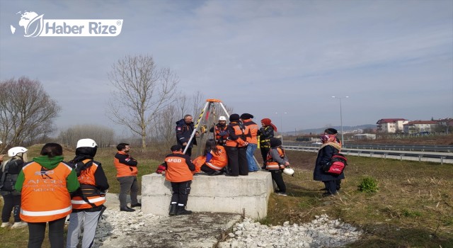 AFAD ekipleri tarafından gönüllülere arama kurtarma eğitimi verildi