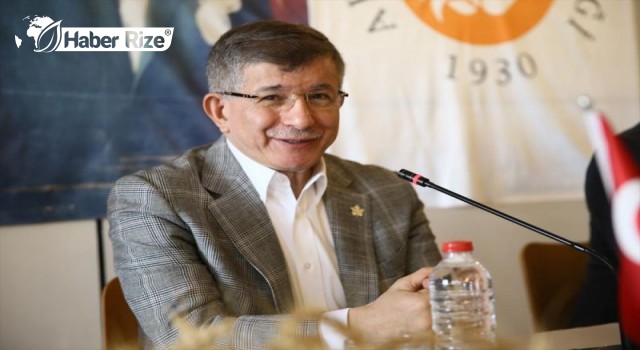 Davutoğlu, Adana'da çiftçileri ziyaret etti