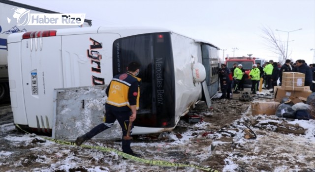 Devrilen yolcu otobüsünde yaralılar var