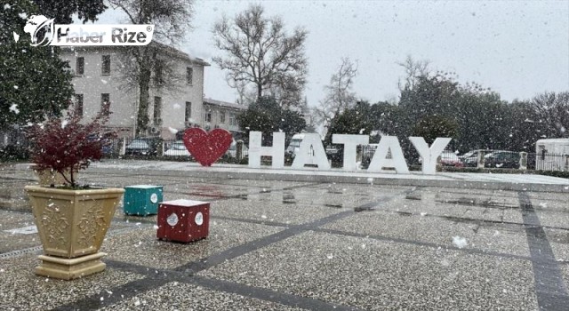 Hatay'da kar yağışı etkili oluyor