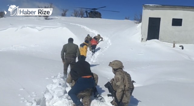 Jandarma kanser hastasını helikoptere kadar sırtında taşıdı