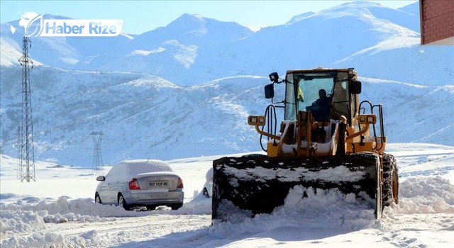 Kar yolları kapattı