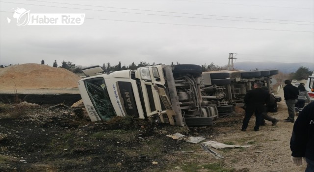 Karabük'te devrilen tırın sürücüsü yaralandı