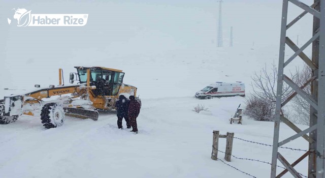 Karadeniz'de kar nedeniyle köy yolları ulaşıma kapandı