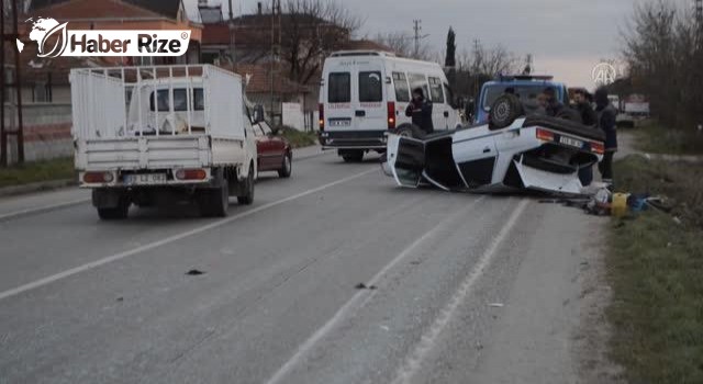 Otomobil ile traktörün çarpıştığı kazada 2 kişi yaralandı