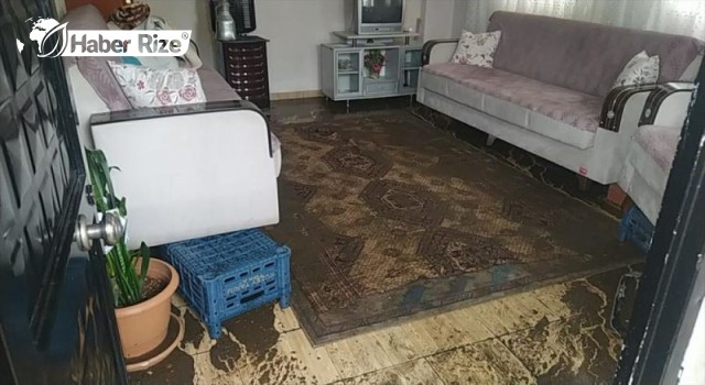 Sağanak nedeniyle bir evi su bastı