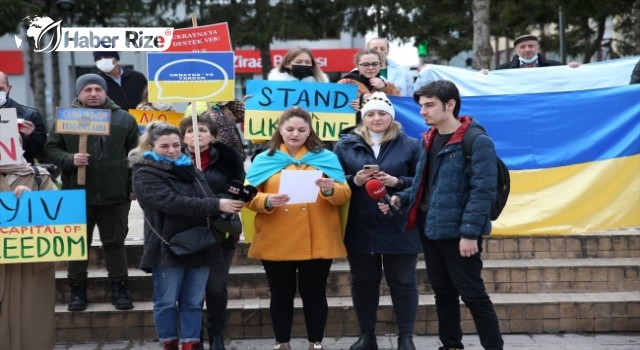 Sakarya'da yaşayan Ukraynalılar, Rusya'yı protesto etti