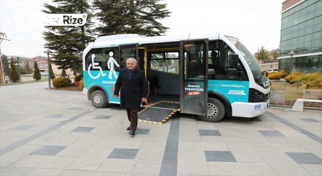 Suluova Belediyesi engelsiz servis aracıyla hizmet veriyor