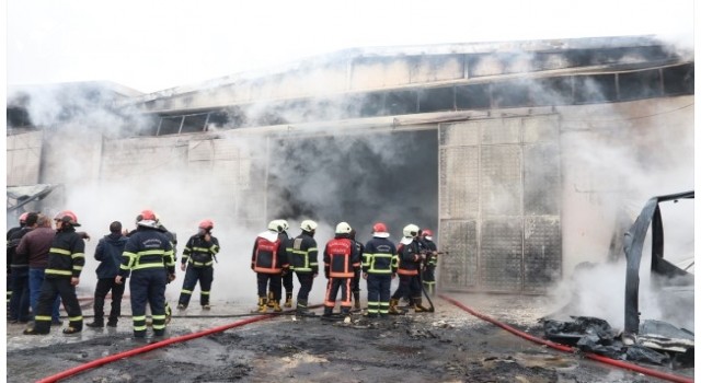 Sünger atölyesinde çıkan yangın söndürüldü