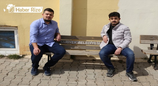 Üniversite öğrencileri evlerine götürdükleri bankı yerine bıraktı