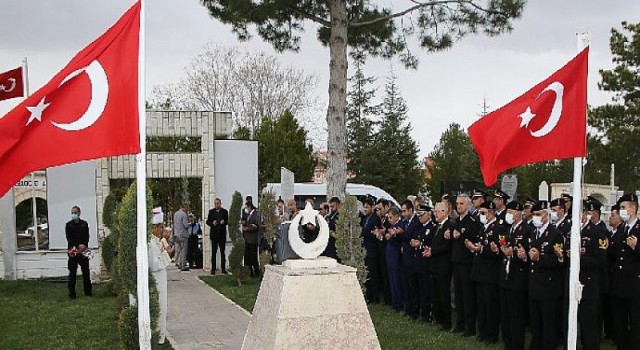 Polis Haftası’nda şehitler kabirleri başında anıldı