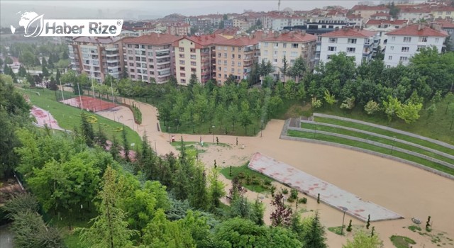 Başkentte sağanak hayatı olumsuz etkiliyor