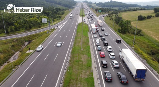 Bayram Tatili İçin Yola Çıkanlar Bolu Dağı'nda Uzun Araç Kuyrukları Oluşturdu