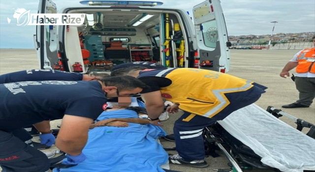 Beyin kanaması geçiren Türk hasta ambulans uçakla Trabzon'a getirildi