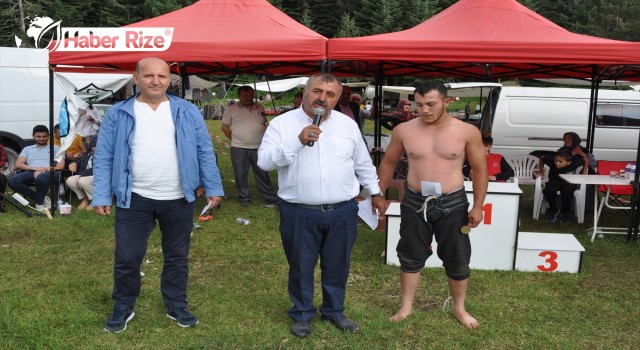 Güreşte Kazandığı Para Ödülünü 15 Temmuz Şehidi Anısına Camiye Bağışladı