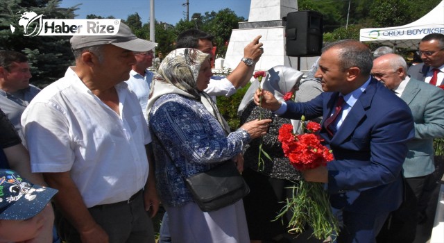 Kurban Bayramı Arifesinde Şehitlik Ziyaret Edildi