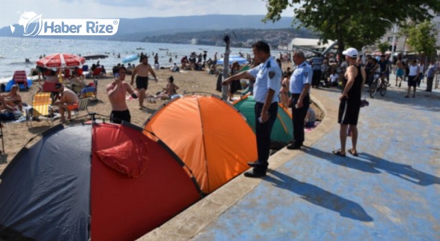 Sahile kurulan kamp çadırları kaldırıldı