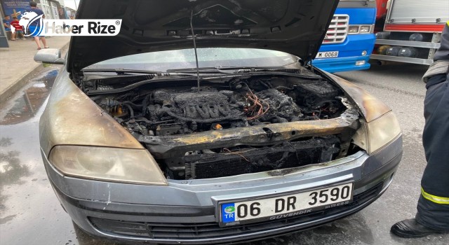 Seyir Halindeki Otomobilin Motor Kısmı Yandı