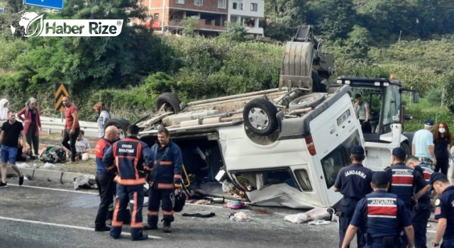 Ordu'da fındık işçilerini taşıyan kamyonetin devrildiği kazada 13 kişi yaralandı