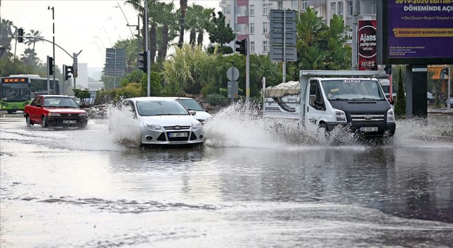 Sağanak yaşamı olumsuz etkiledi