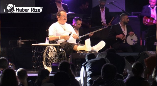 Taburcu edilen Tatlıses, tekerlekli sandalye ile konser verdi