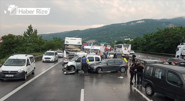 Zincirleme trafik kazasında 8 kişi yaralandı