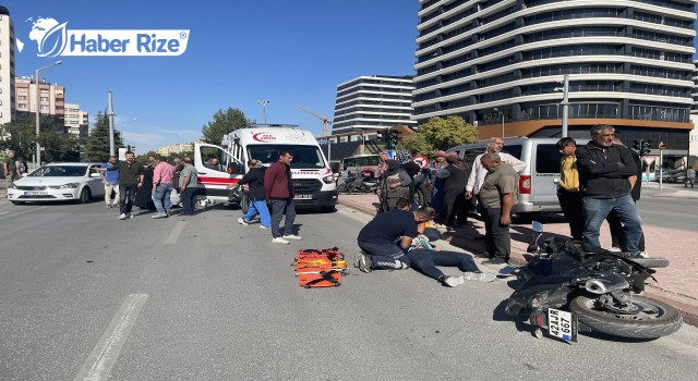 Çarpışan motosikletlerin sürücüleri yaralandı