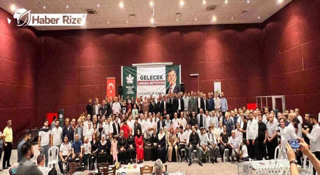 GELECEK PARTİSİ'NE KATILANLARA ROZETLERİ TAKILDI    